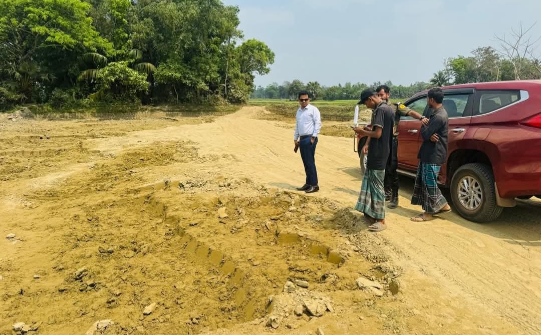 লক্ষ্মীপুরে ফসলি জমির টপসয়েল কাটায় অর্ধলাখ টাকা জরিমানা